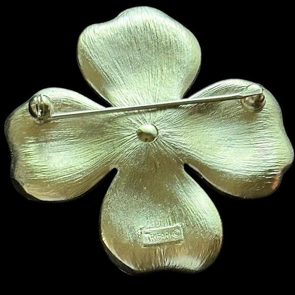 Vintage Crown Trifari Dogwood Set Signed Brushed Silver Tone Brooch Earrings - Picture 4 of 7